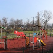 Bezpiecznie na placach zabaw
